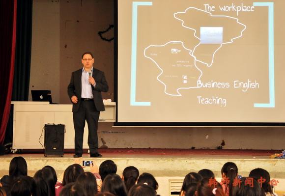 Evan Frendo先生莅临我院作学术讲座